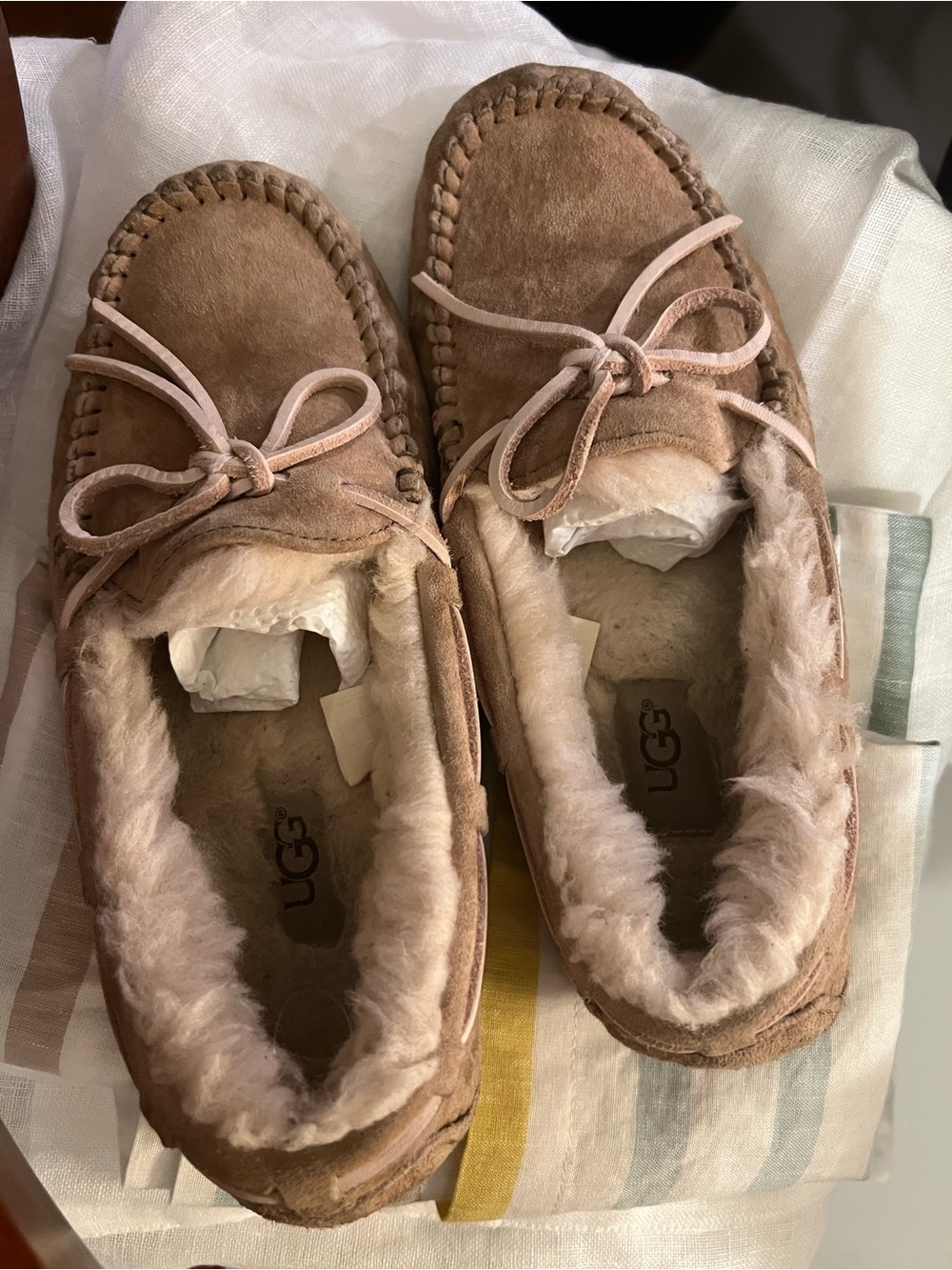 ++ Sale UGG Women's Chestnut Tan Suede Moccasin Slippers Light Pink Tie (RARE)